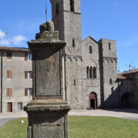 La piazza davanti il monastero Abbazia di San Salvatore cosa vedere