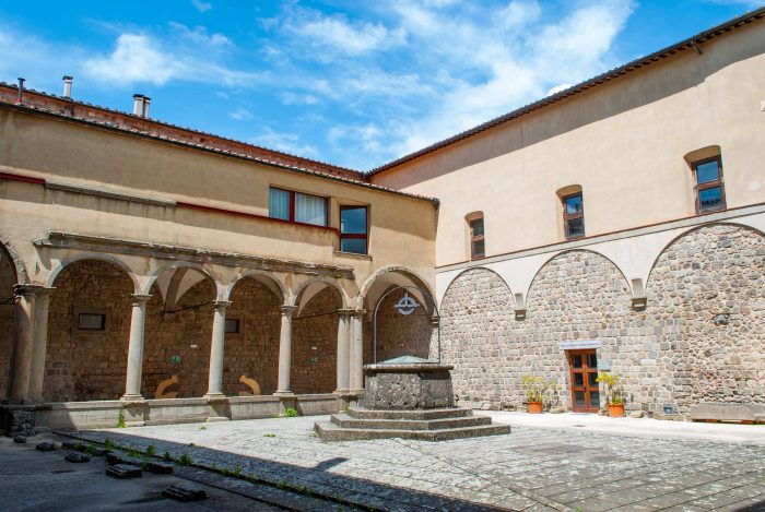 Abbazia San Salvatorei - chiostro