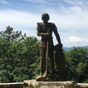 Statua di Ghino di Tacco