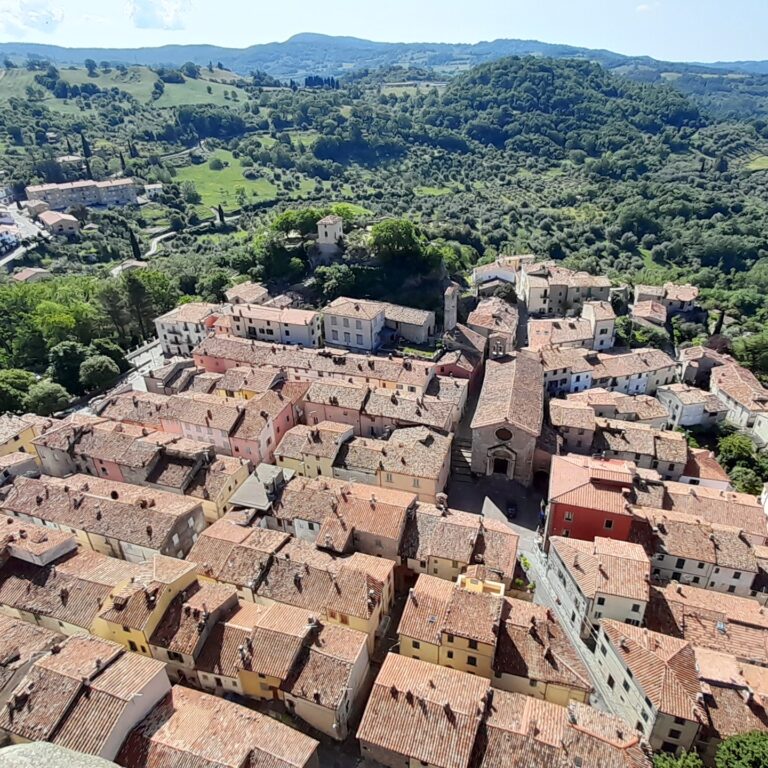 Roccalbegna vista dal sasso